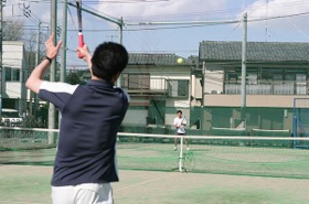 ボールは1バウンド以内に返球