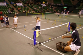 ボールは1バウンド以内に返球