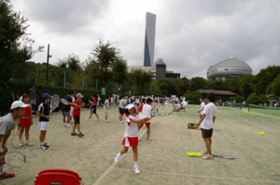 ボールは1バウンド以内に返球